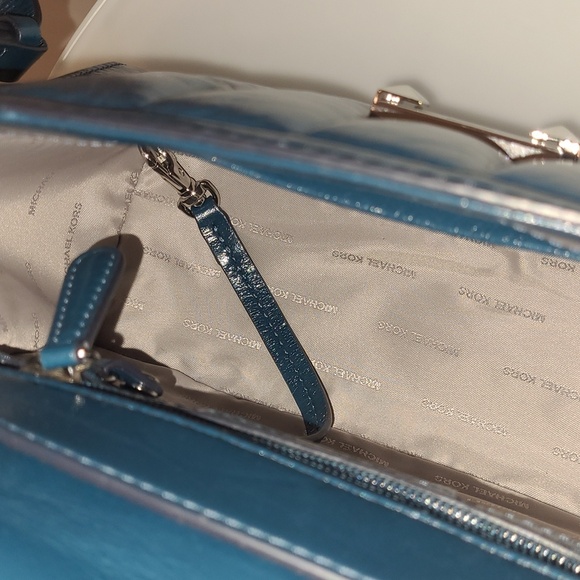 Michael Kors Whitney Quilted Satchel With Dustbag - Picture 6 of 8